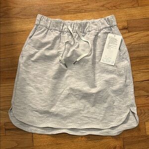 Lululemon on the fly skirt light gray size 10 NWT